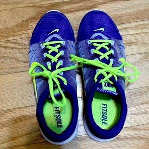 Nike women’s size 8 tennis shoe